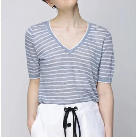 🔴CAARA NWT Striped V Neck Top Small Blue‎ White Short Sleeves - Picture 1 of 4